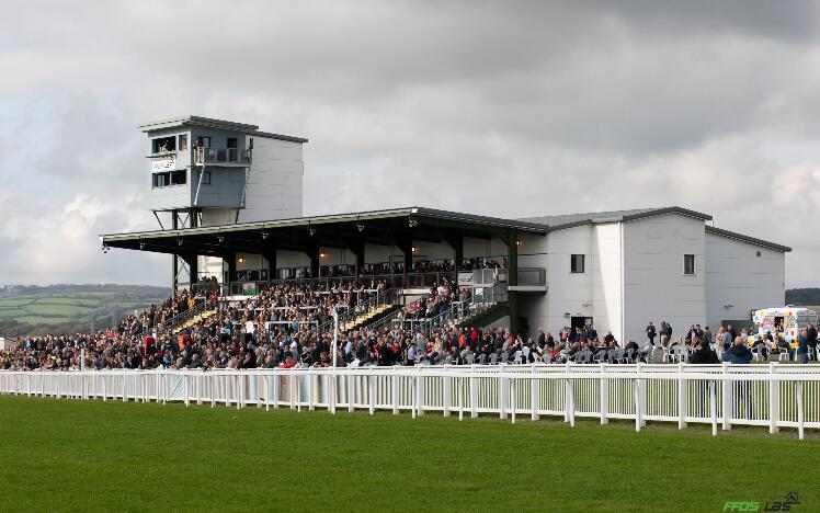 Ffos Las – Fixtures & Price Guide